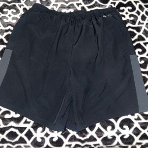 LARGE NIKE SHORTS W/ POCKETS